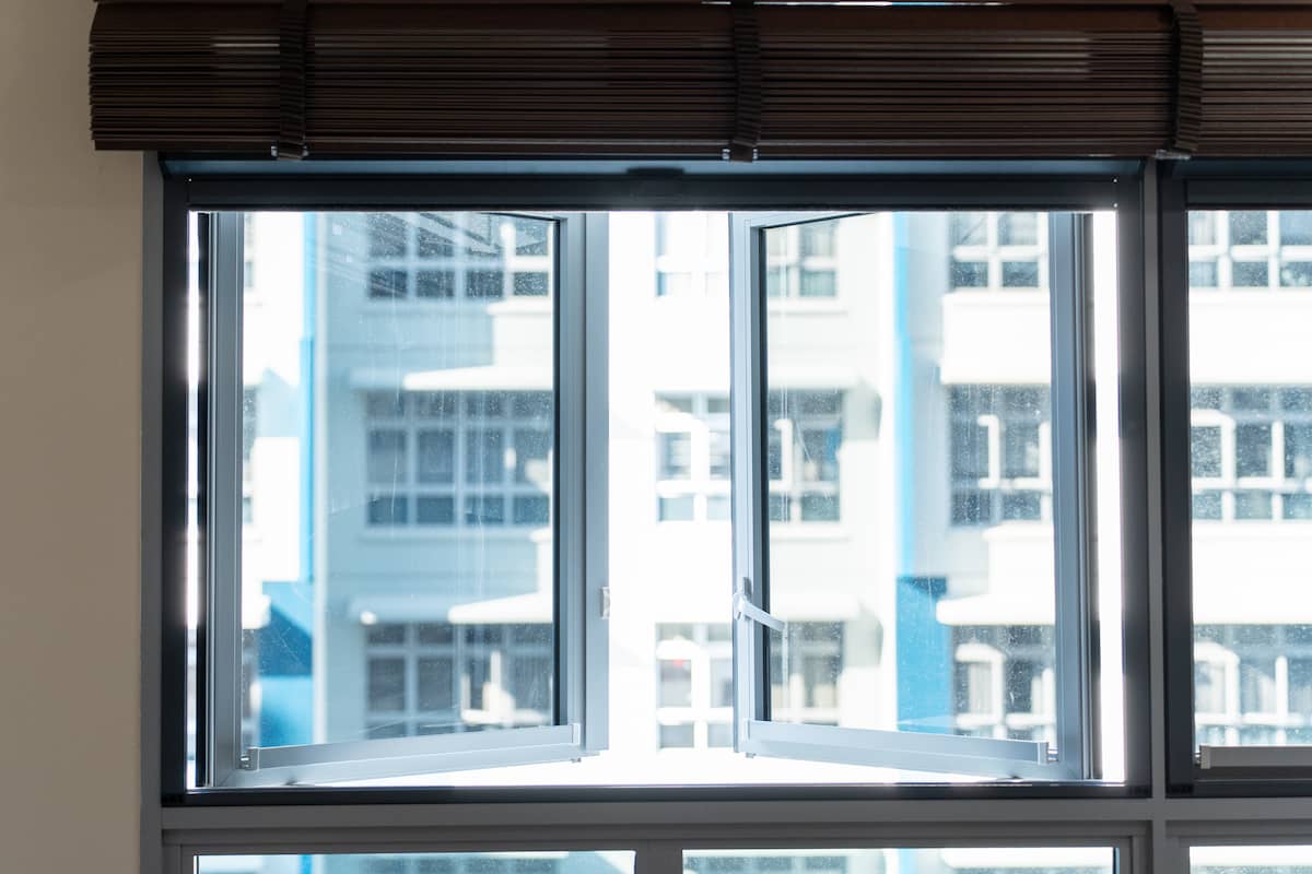 Window without mesh (Before)